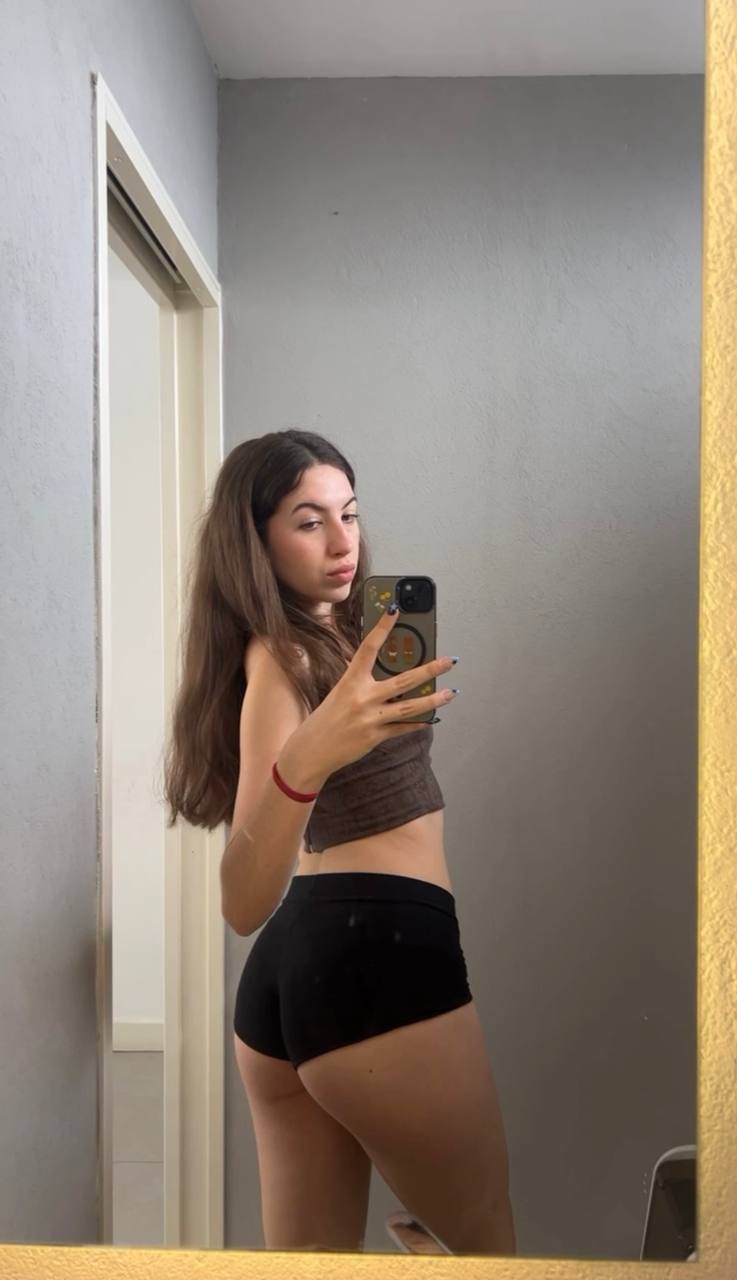 Amber in her underwear in Wuxi