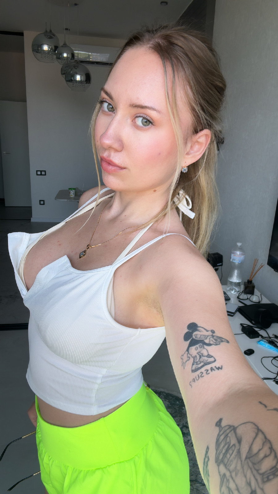 KateV in her underwear in Wuxi